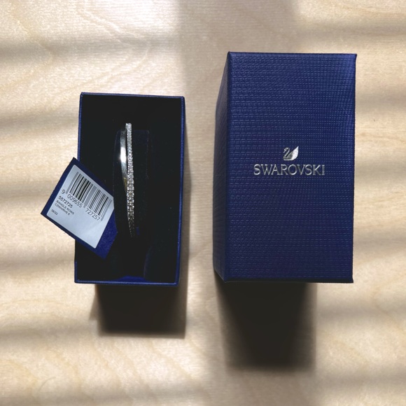 Swarovski Twist Bangle. NIB! Goes for $145 in the Swarovski website. - Picture 1 of 7